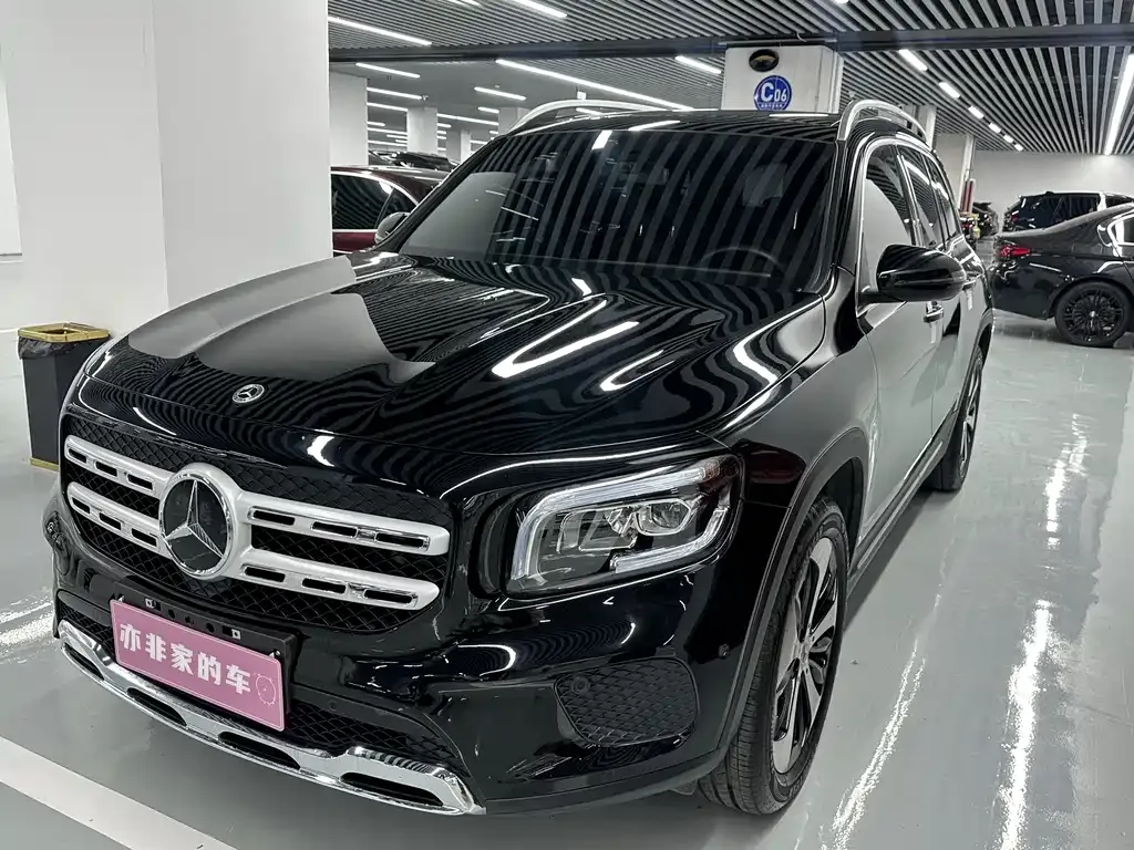 Mercedes-Benz GLB — фото 1