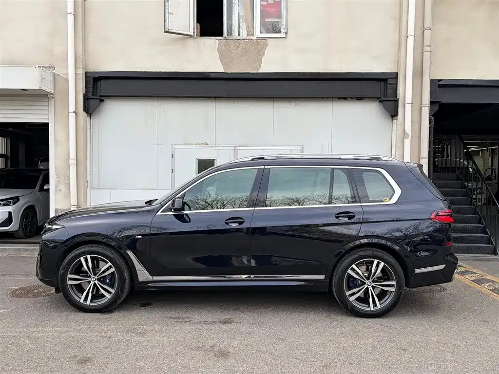 BMW X7 — фото 3