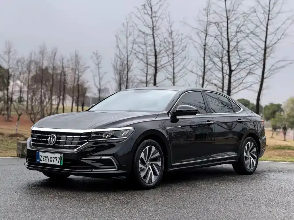 Volkswagen Passat New Energy — фото 1