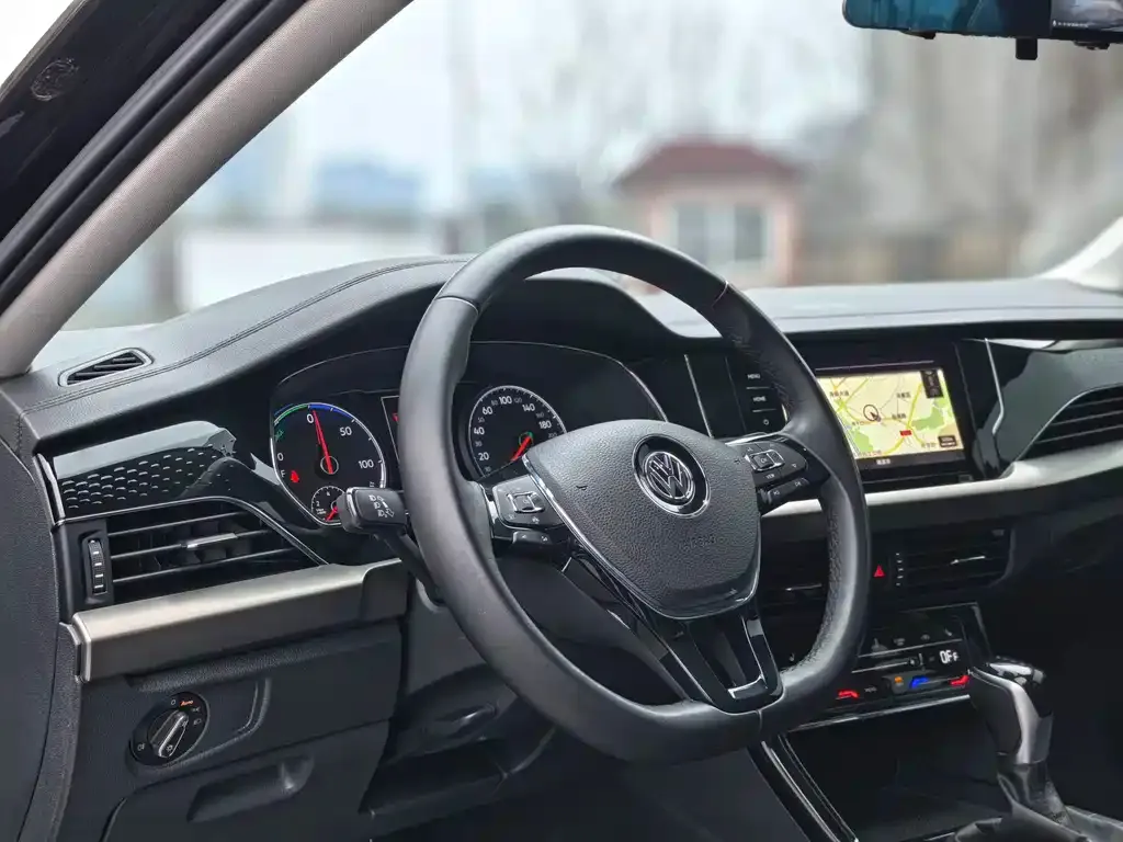 Volkswagen Passat New Energy — фото 3