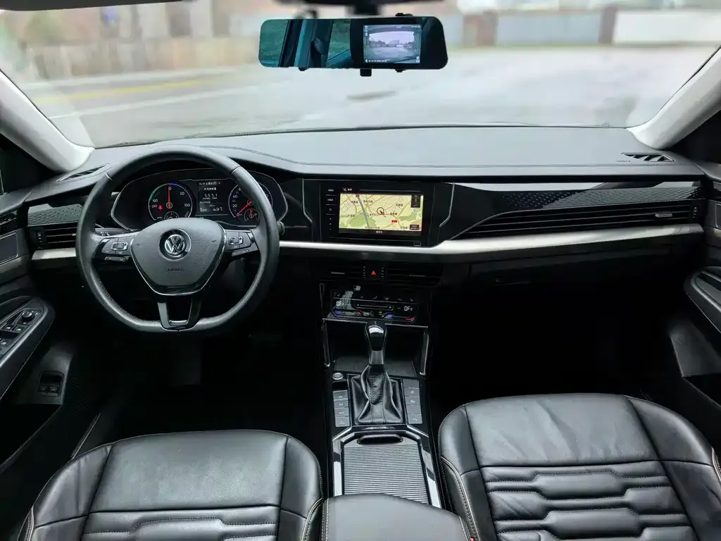 Volkswagen Passat New Energy — фото 8