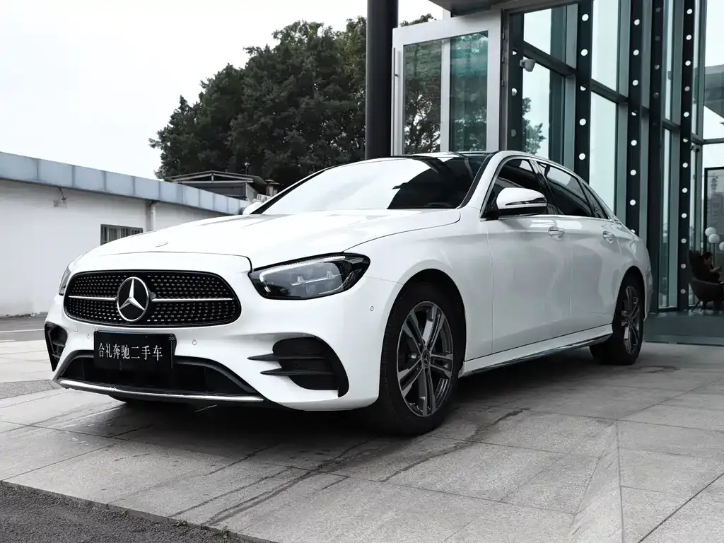 Mercedes-Benz E-Class — фото 1