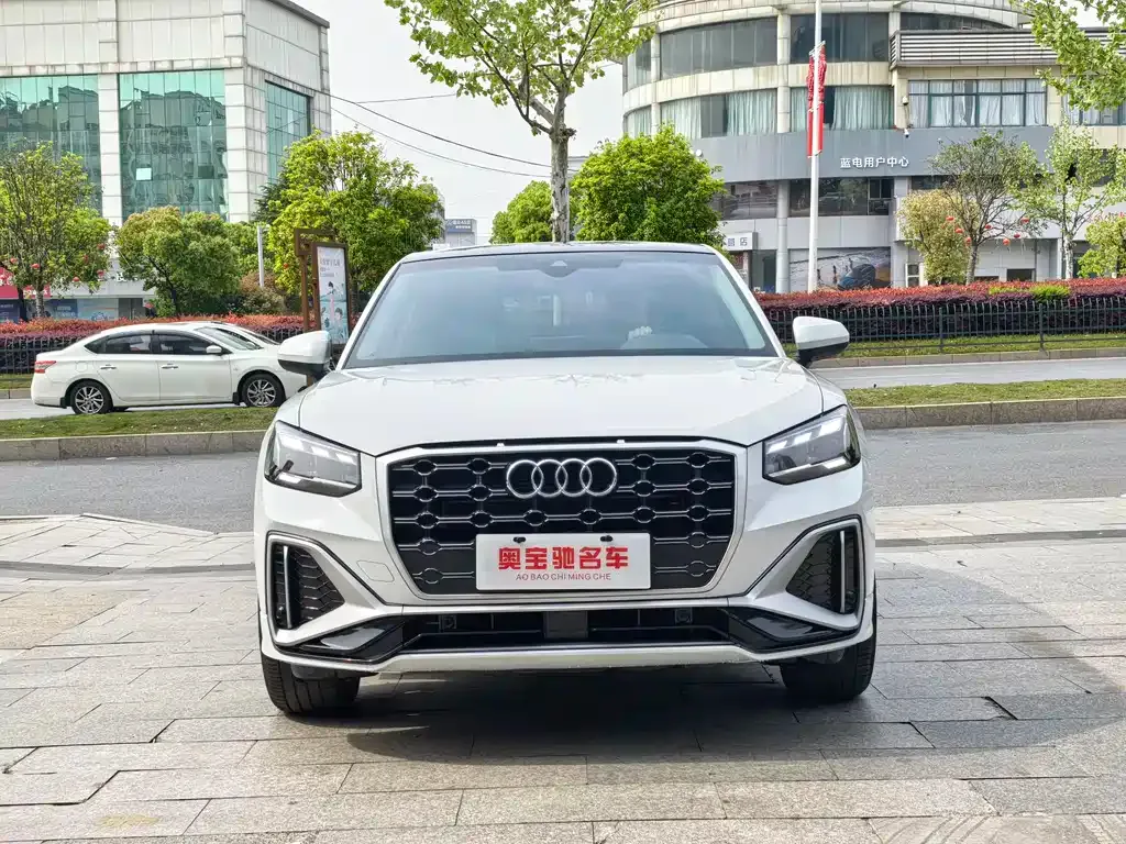 Audi Q2L — фото 6