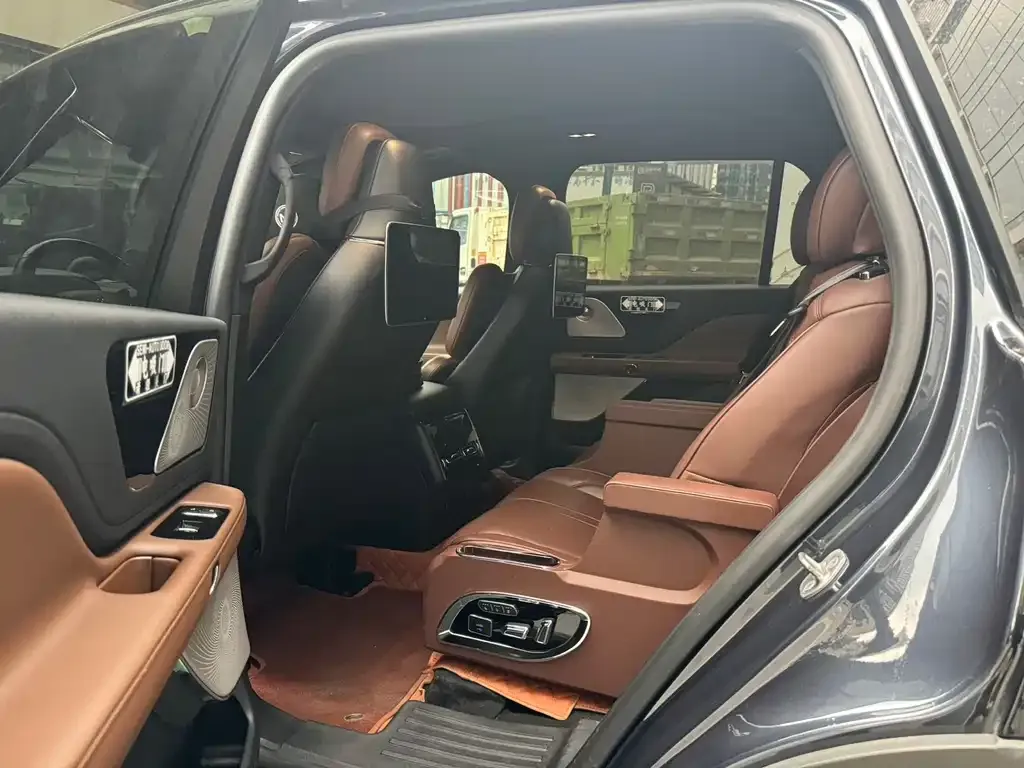 Lincoln Aviator — фото 9