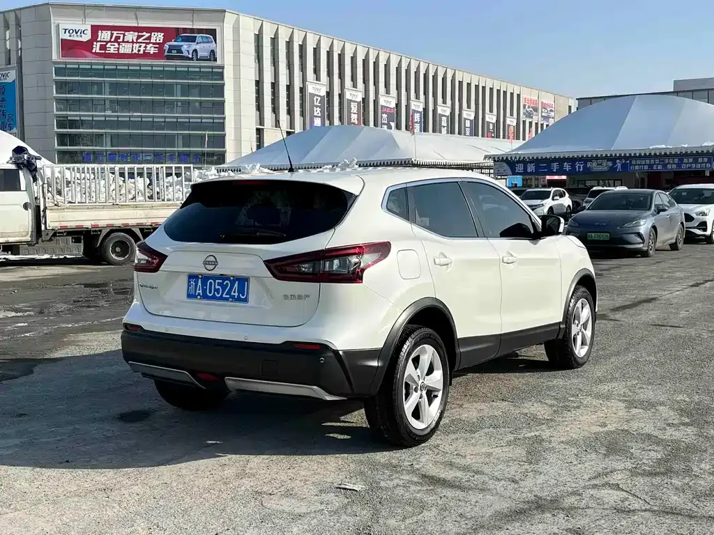 Nissan Qashqai — фото 8