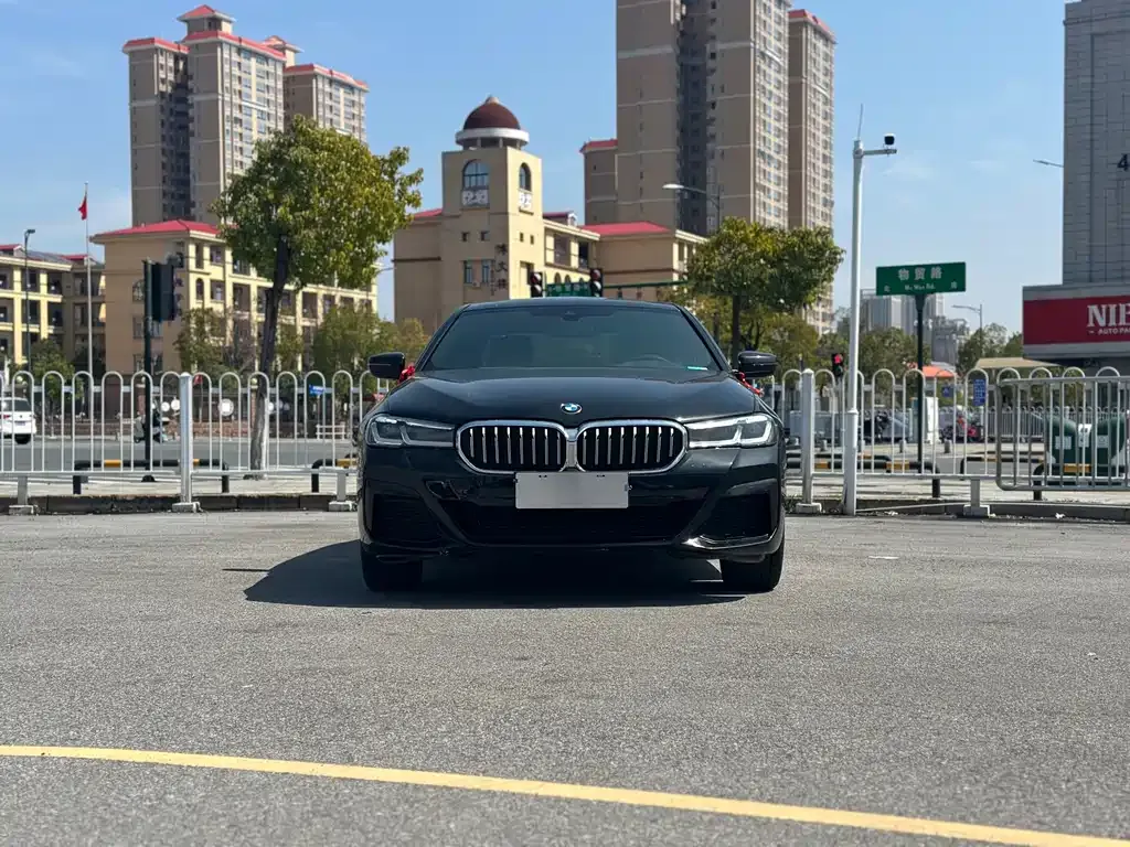 BMW 5 Series — фото 1