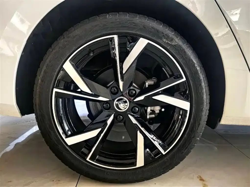Skoda Octavia — фото 2