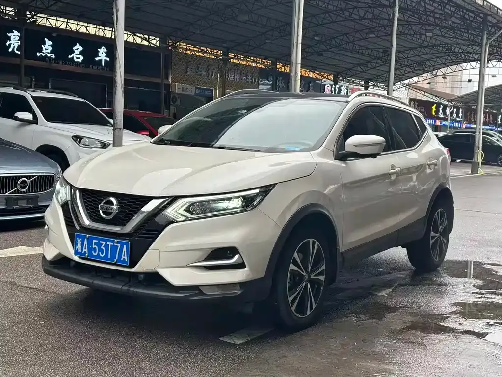Nissan Qashqai — фото 1