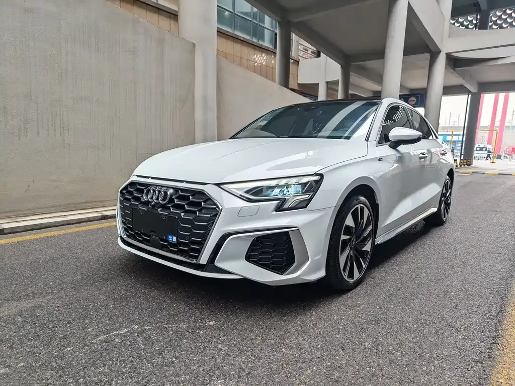 Audi A3 — фото 1