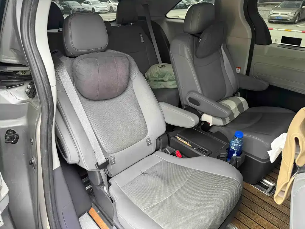 Toyota Granvia — фото 8