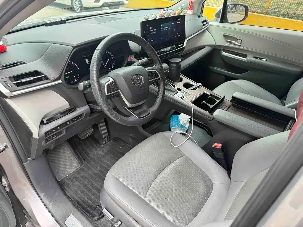 Toyota Granvia — фото 7