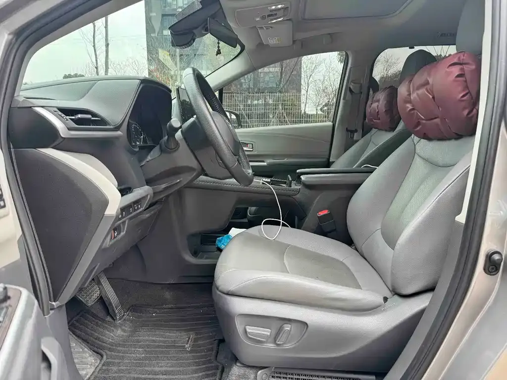 Toyota Granvia — фото 9
