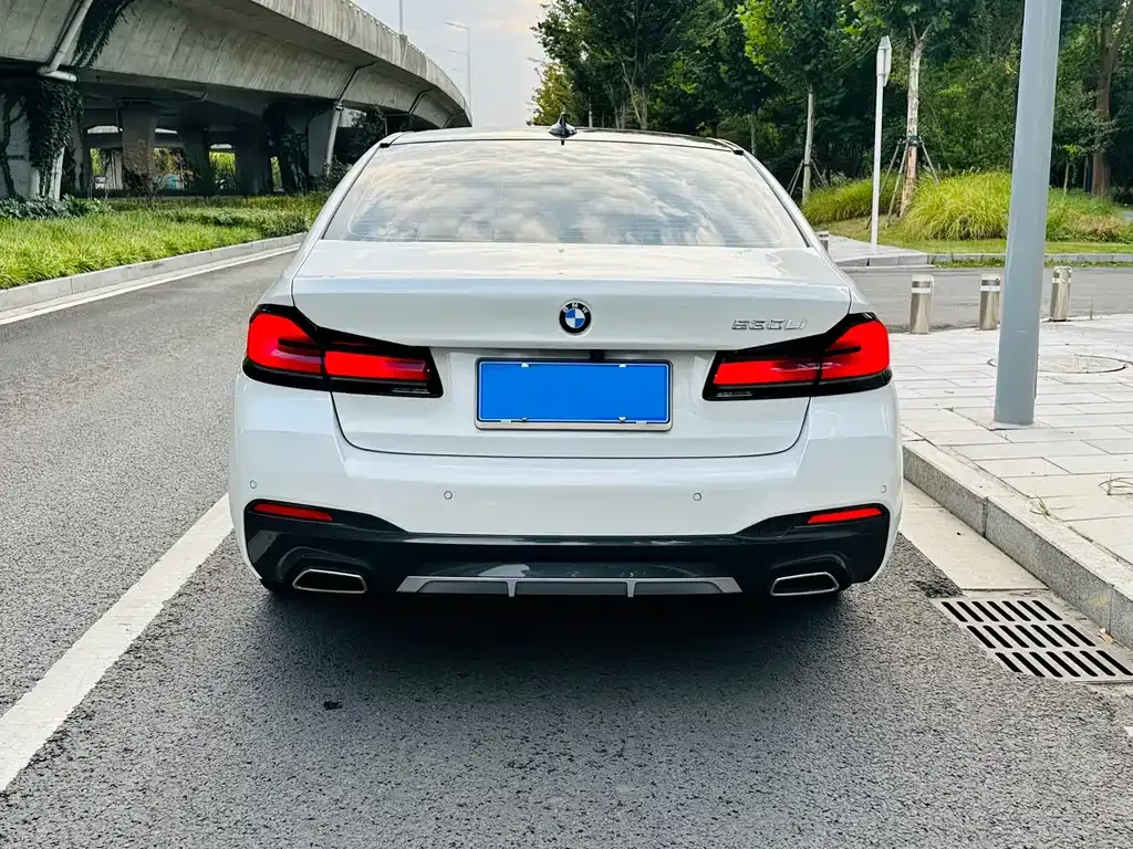 BMW 5 Series — фото 9