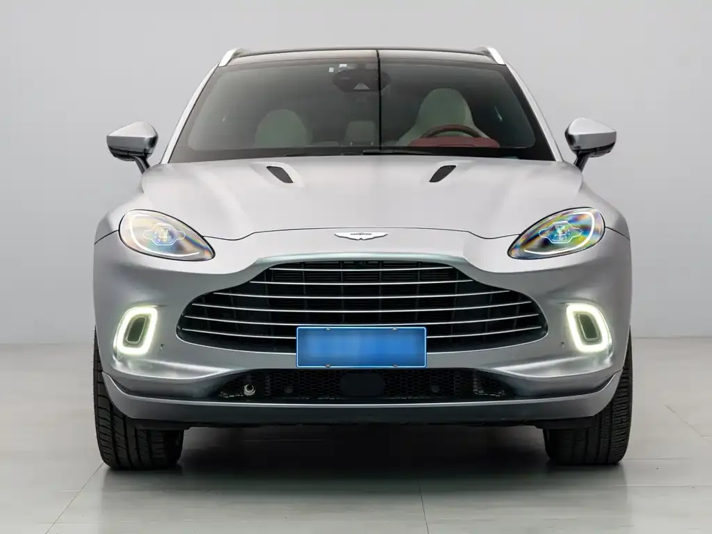 Aston Martin DBX — фото 1