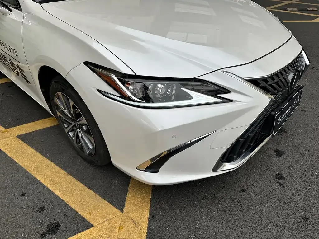 Lexus ES — фото 7