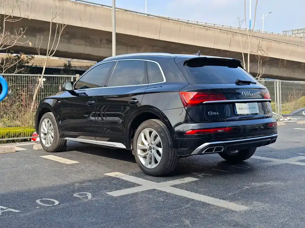 Audi Q5L — фото 8