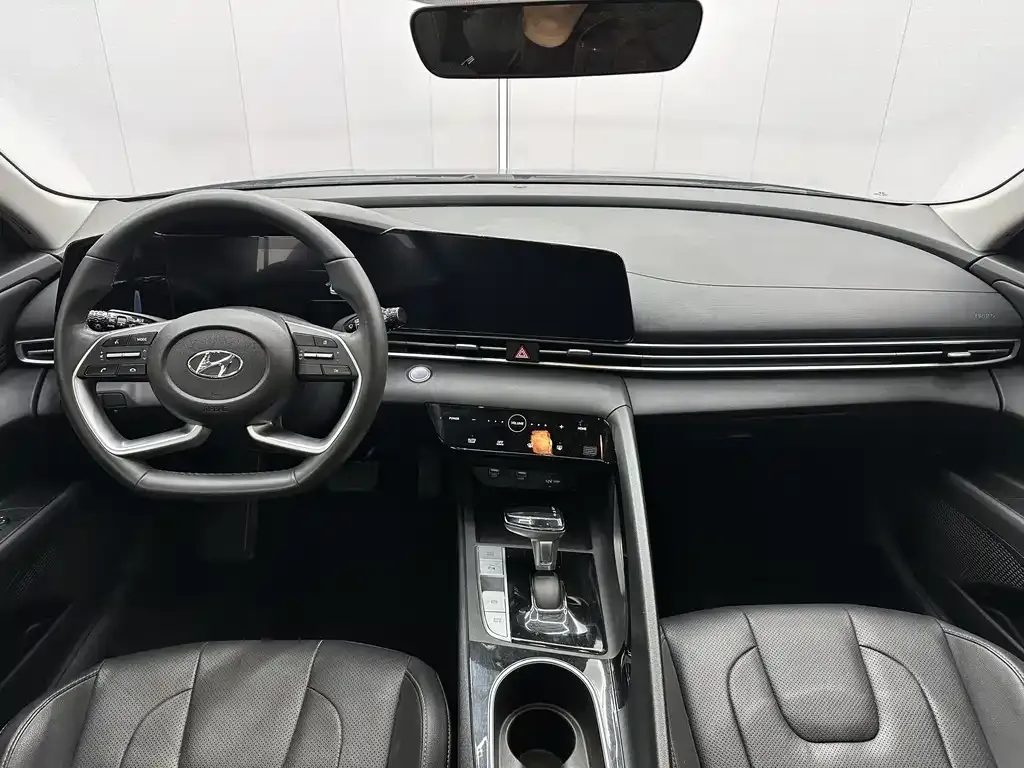 Hyundai Elantra — фото 6