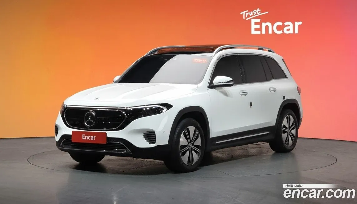 Mercedes-Benz EQB — фото 1