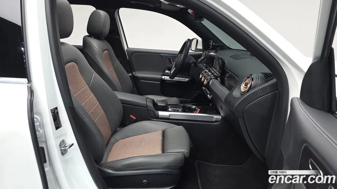 Mercedes-Benz EQB — фото 10