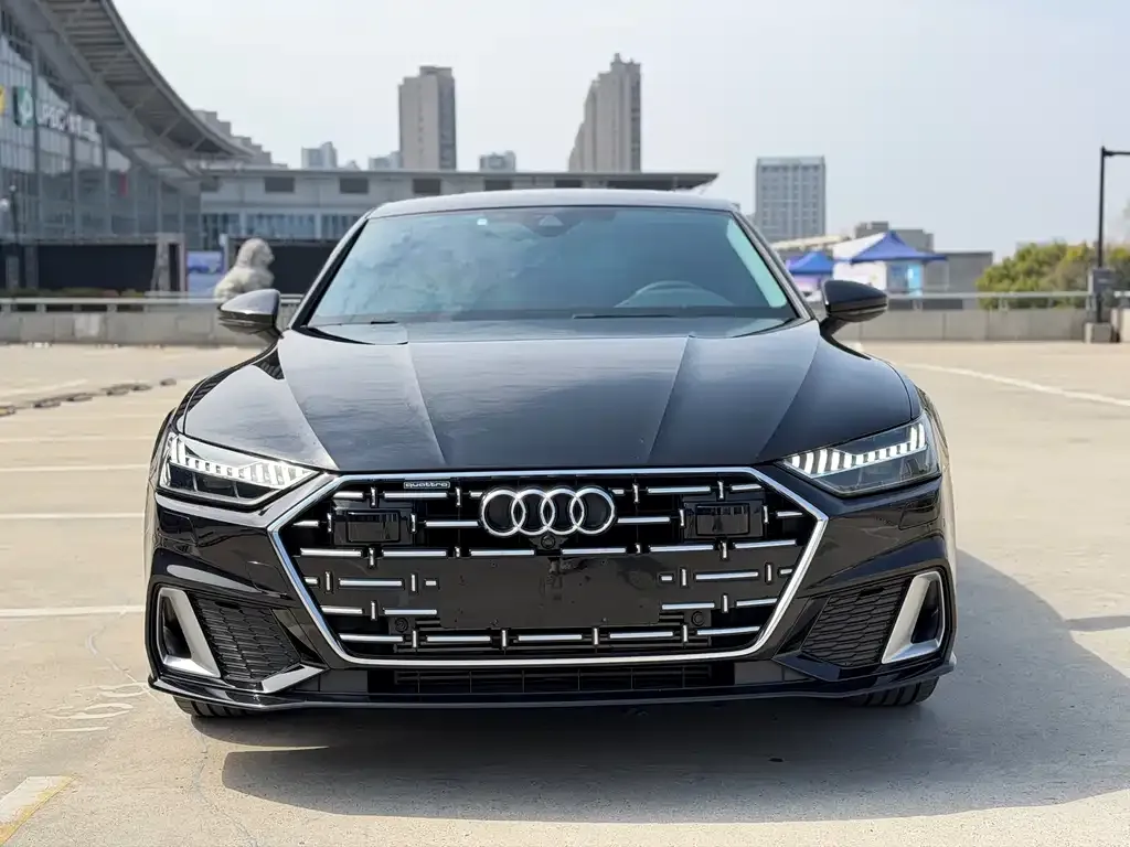Audi A7L — фото 1