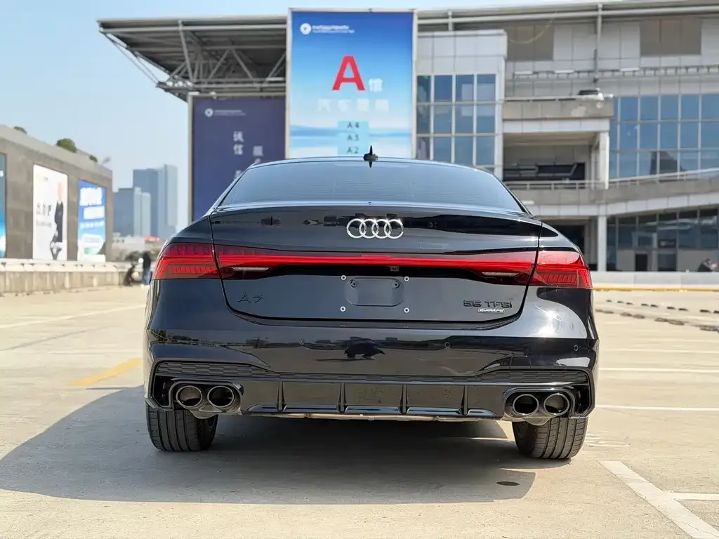 Audi A7L — фото 5