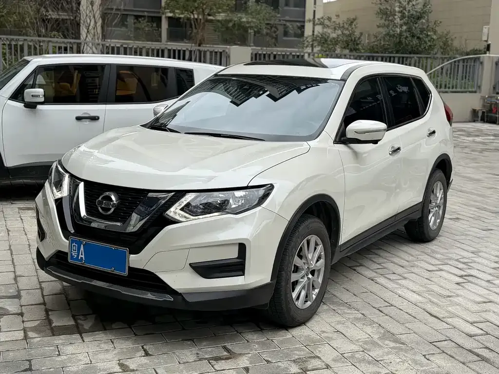 Nissan X-Trail — фото 1