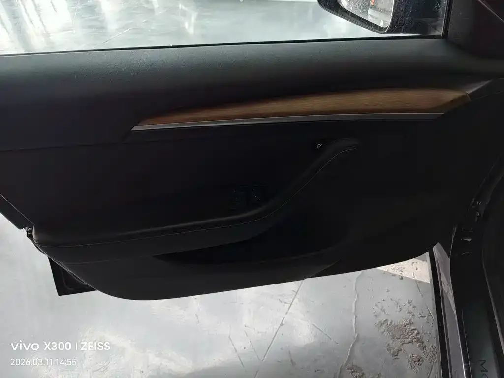 Tesla Model 3 — фото 3