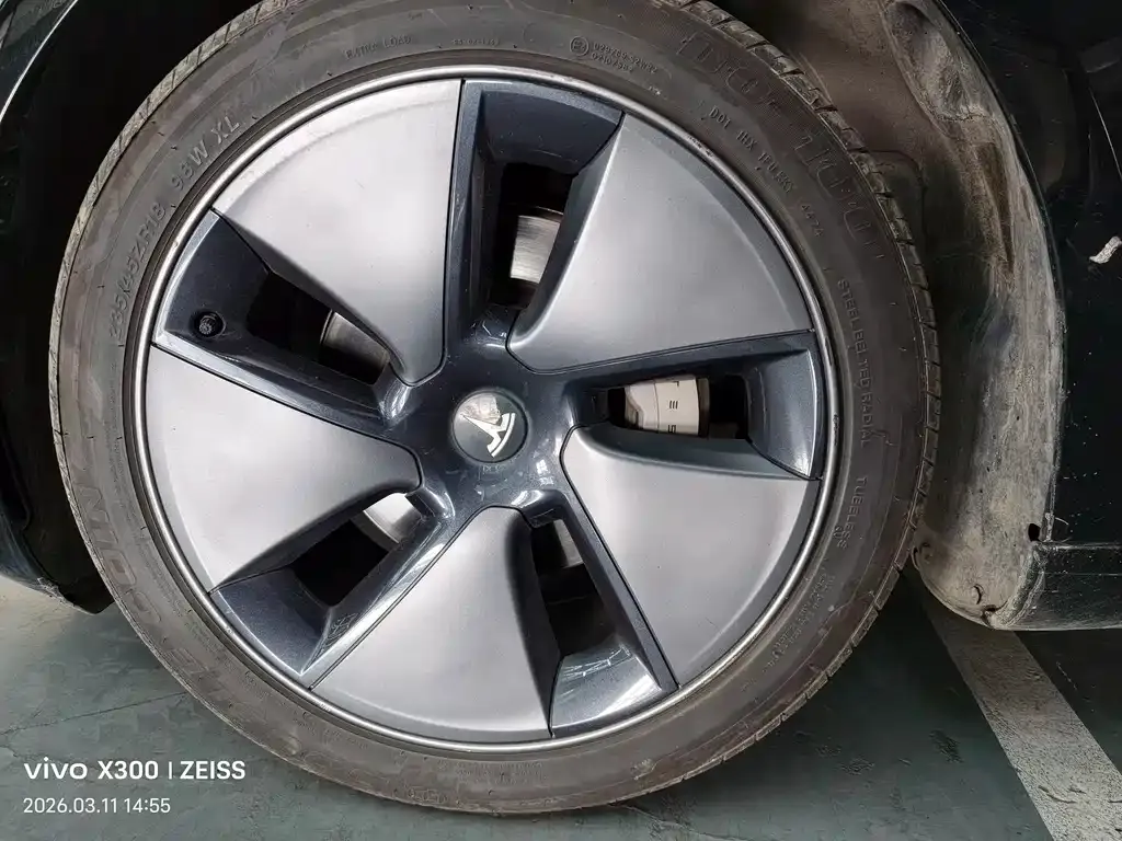 Tesla Model 3 — фото 4