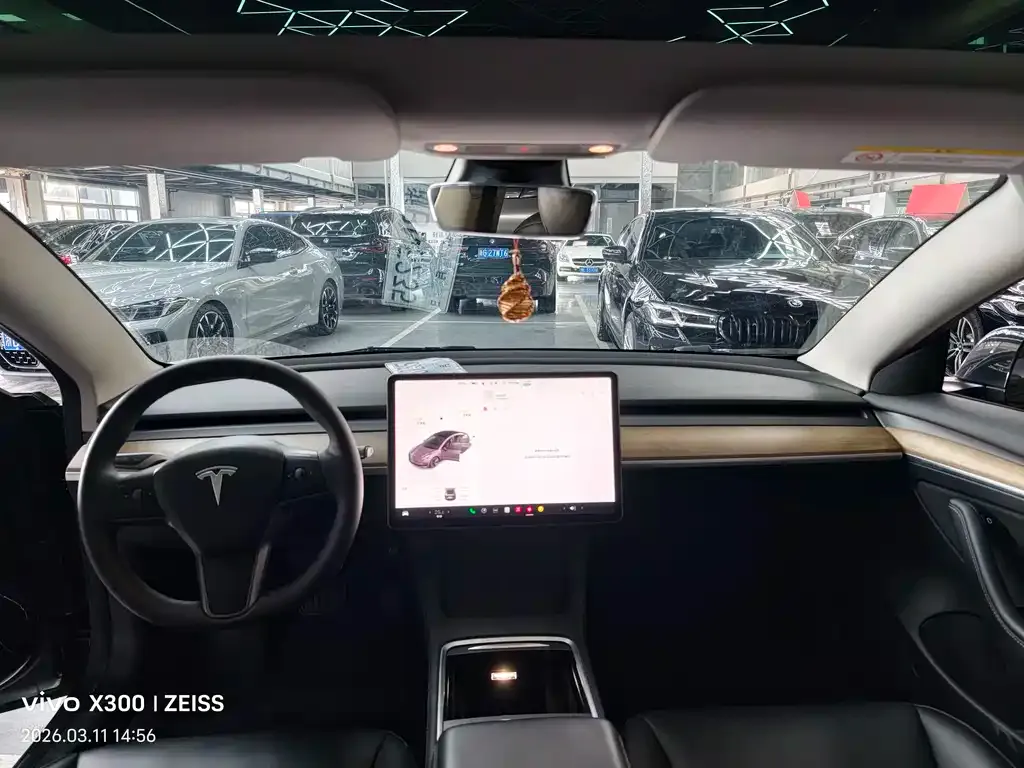 Tesla Model 3 — фото 10