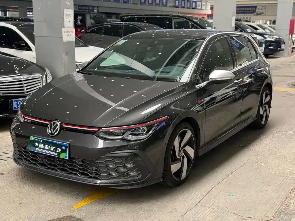Volkswagen Golf GTI — фото 1