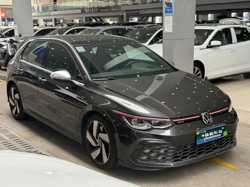Volkswagen Golf GTI — фото 10