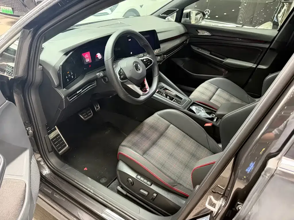 Volkswagen Golf GTI — фото 8