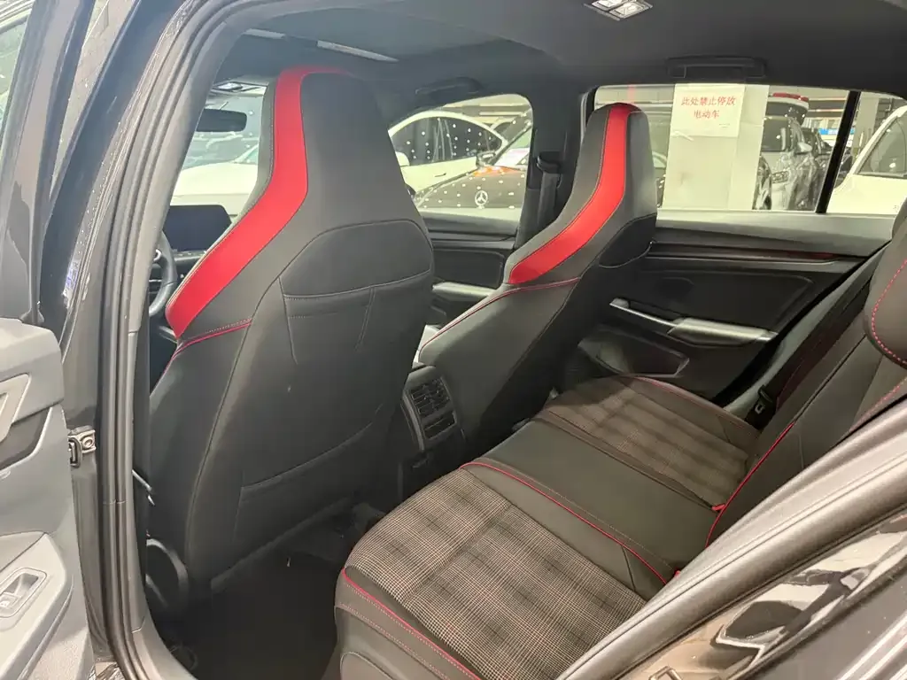 Volkswagen Golf GTI — фото 4