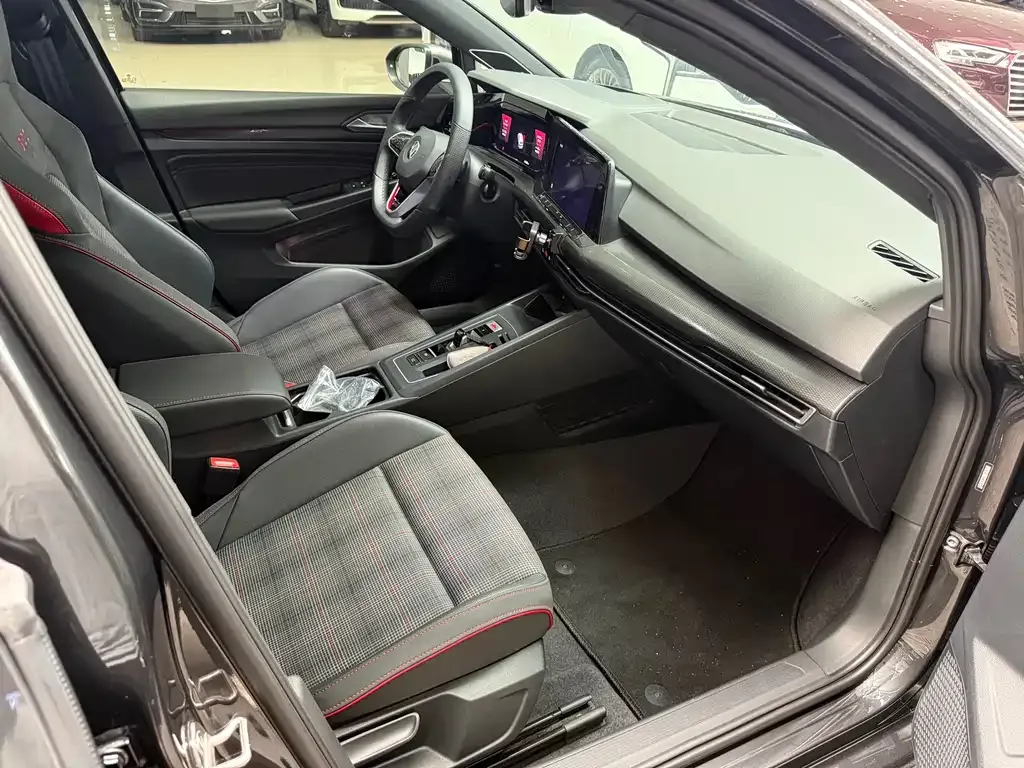 Volkswagen Golf GTI — фото 3