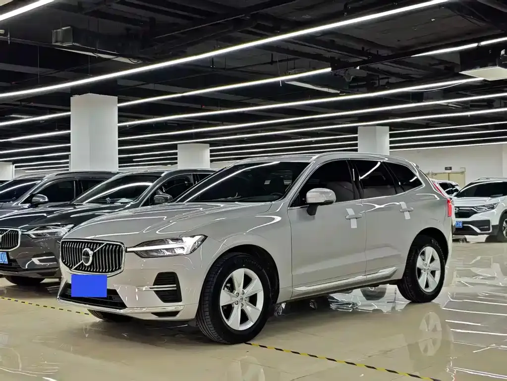 Volvo XC60 — фото 1