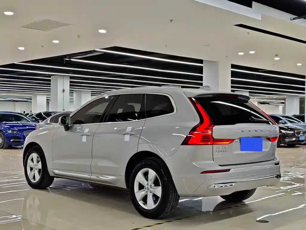 Volvo XC60 — фото 9