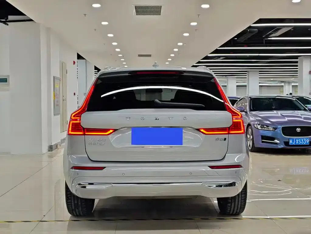 Volvo XC60 — фото 3