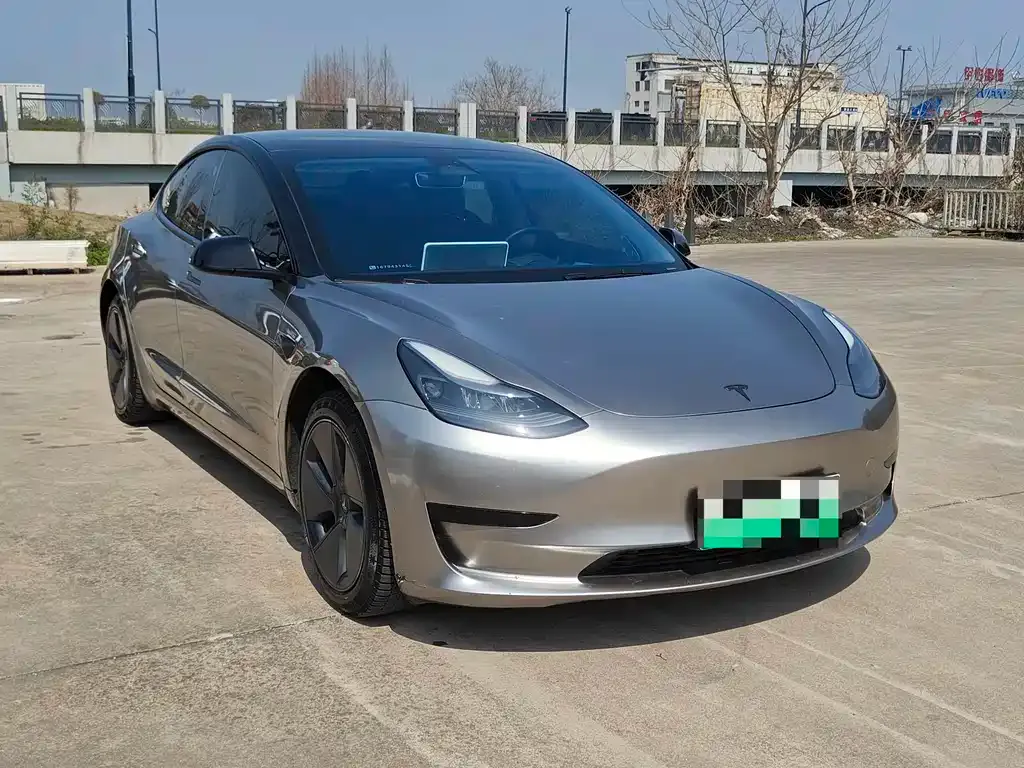 Tesla Model 3 — фото 1