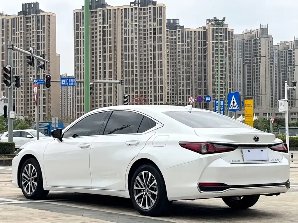 Lexus ES — фото 9