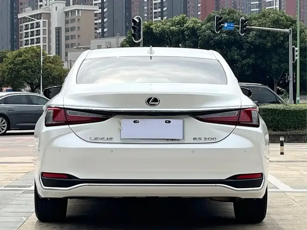Lexus ES — фото 8
