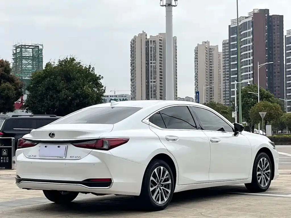 Lexus ES — фото 6