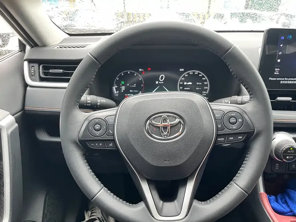 Toyota RAV4 — фото 5