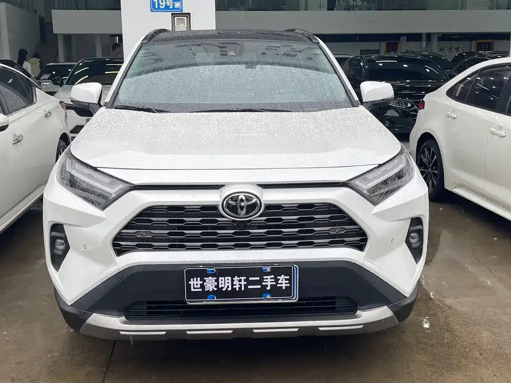 Toyota RAV4 — фото 8
