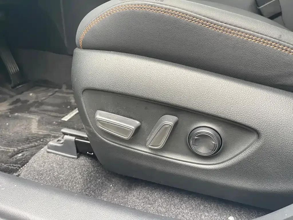 Toyota RAV4 — фото 10