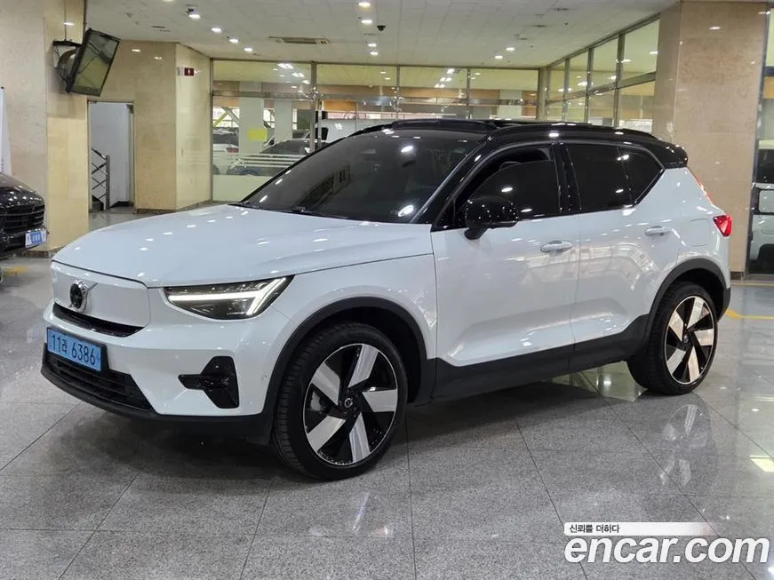 Volvo XC40 — фото 1