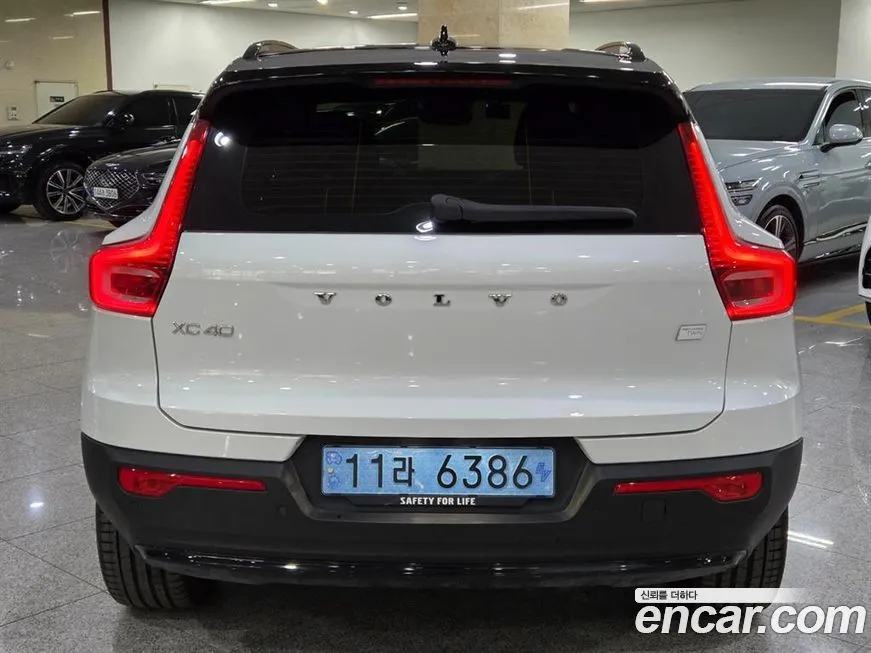 Volvo XC40 — фото 2