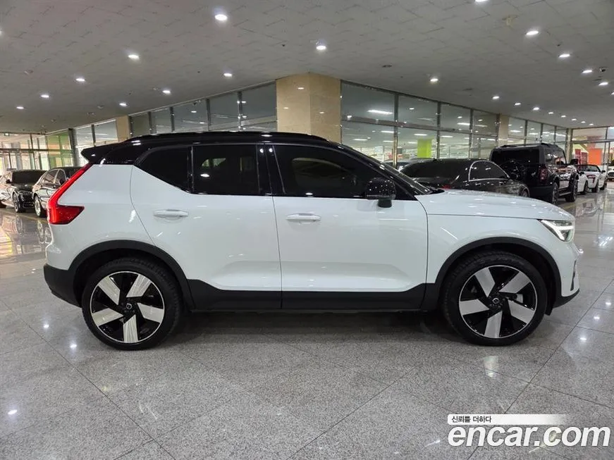 Volvo XC40 — фото 3