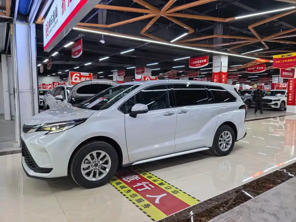 Toyota Granvia — фото 2