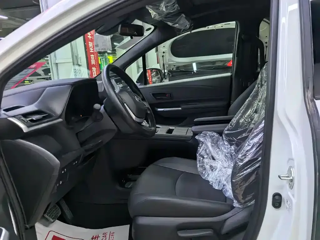 Toyota Granvia — фото 3