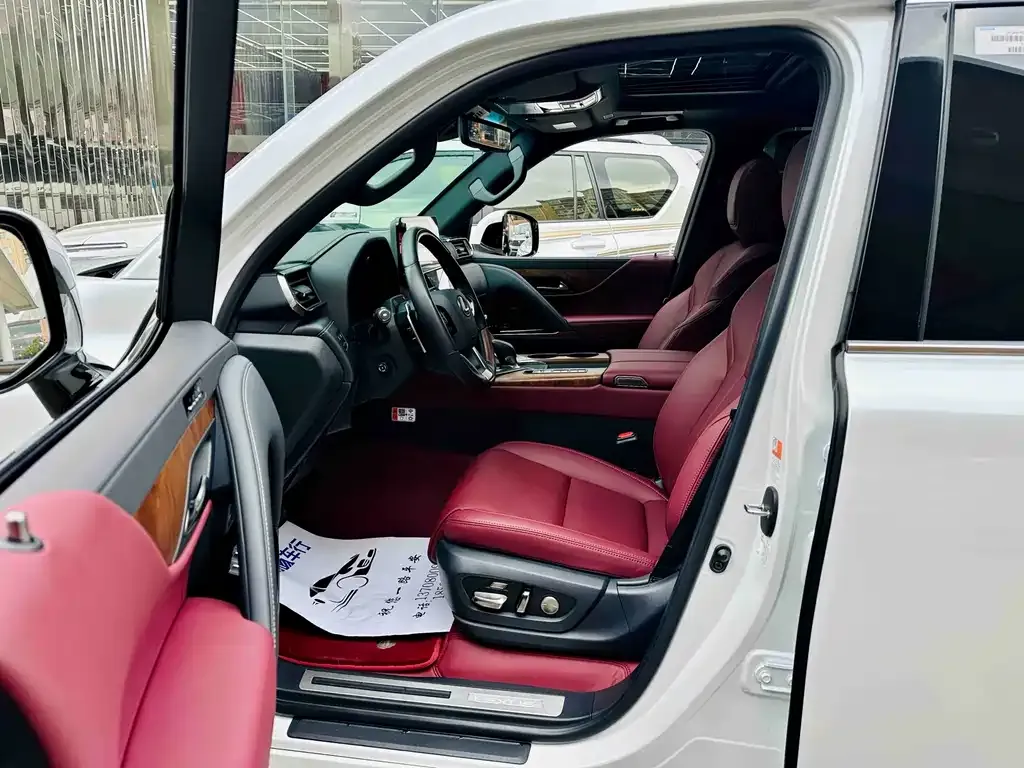 Lexus LX — фото 7